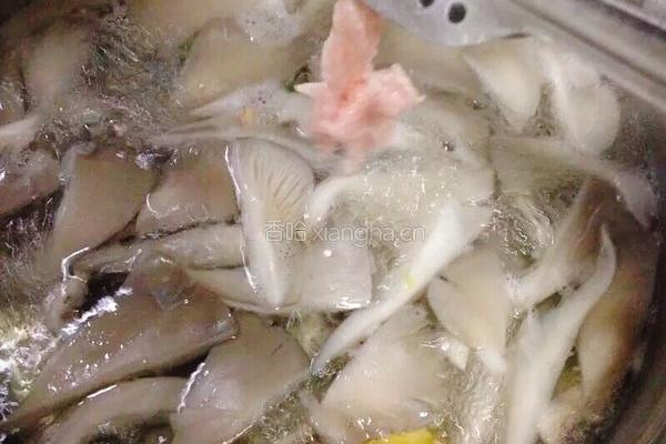 蘑菇肉片汤的做法图解5