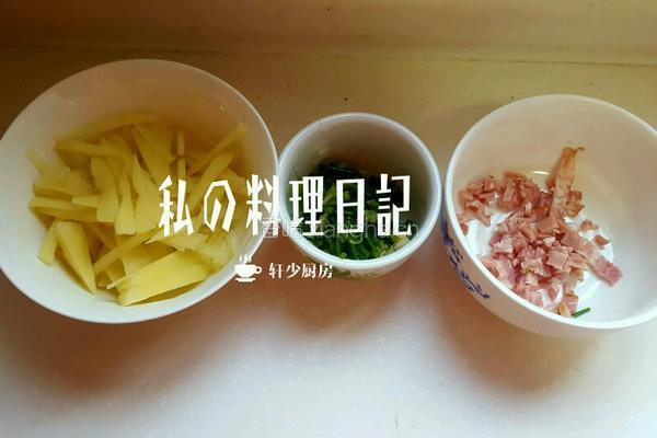 土豆丝培根芝麻蛋饼(3人份少油版)的做法图解4