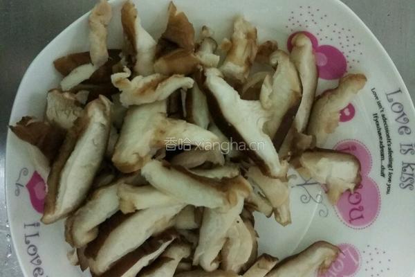 香菇炒冻豆腐的做法图解2