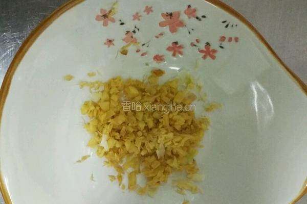 香菇炒冻豆腐的做法图解3