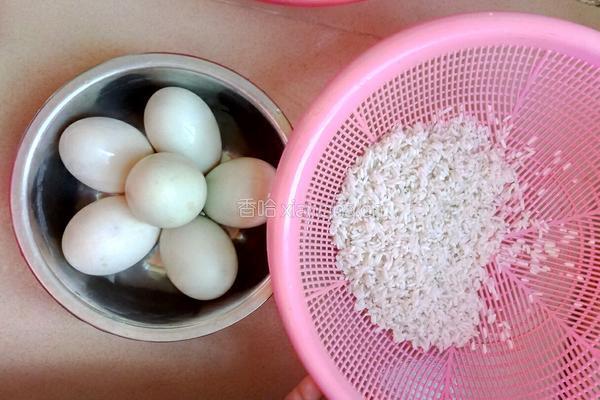 糯米酿鸭蛋的做法图解1