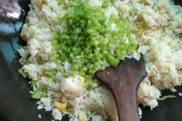 青椒蛋炒饭的做法图解3