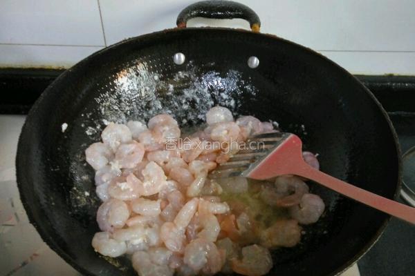 玉米青豆炒虾仁的做法图解2