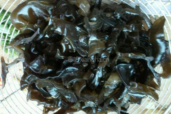 木耳炒肉的做法图解1