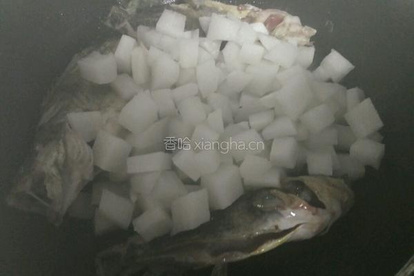 鱼汤萝卜丁泡饭的做法图解1