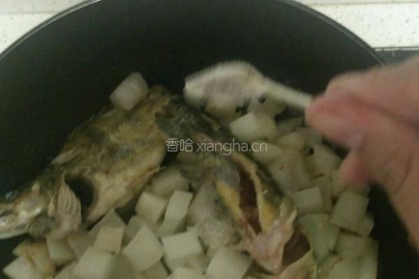 鱼汤萝卜丁泡饭的做法图解2