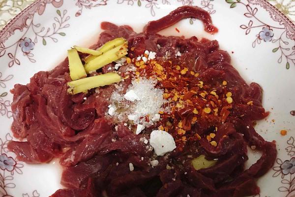 芹菜炒牛肉丝的做法图解2