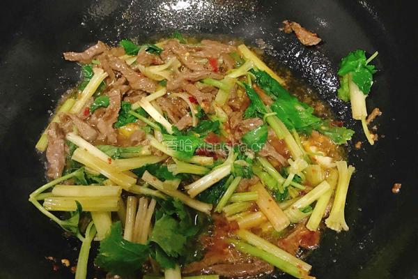 芹菜炒牛肉丝的做法图解7