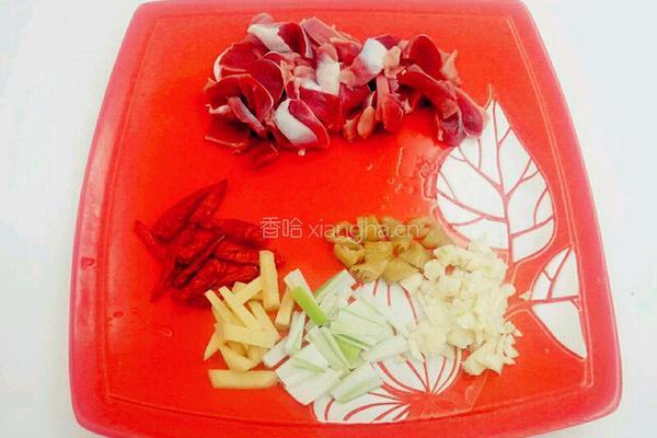 泡藕带炒鸭胗的做法图解3