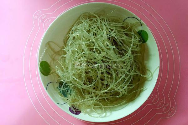 猪肉粉条韭菜包子的做法图解4