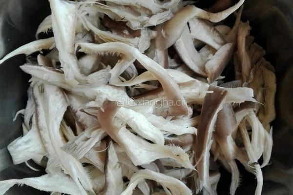 干炸蘑菇的做法图解1