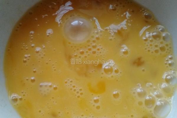 腊肠炒鸡蛋的做法图解1