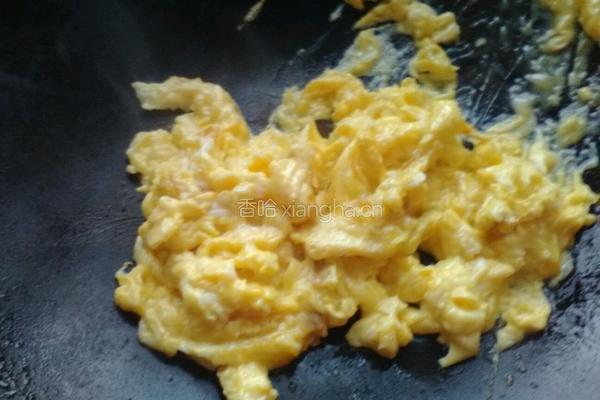 腊肠炒鸡蛋的做法图解4