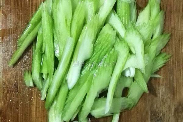 西芹炒豆干的做法图解2