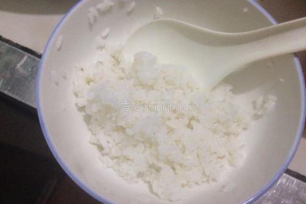 金枪鱼寿司的做法图解2