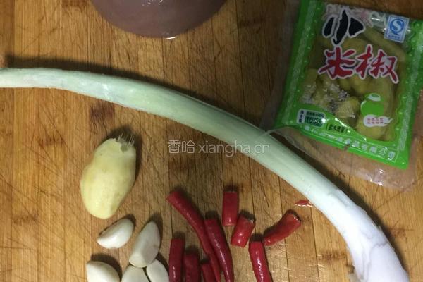 鸭血焖鸡胗的做法图解2