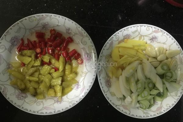 鸭血焖鸡胗的做法图解4