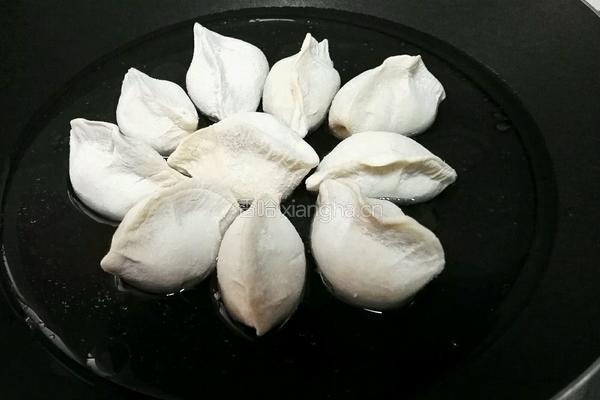 火腿肠抱蛋煎饺的做法图解4