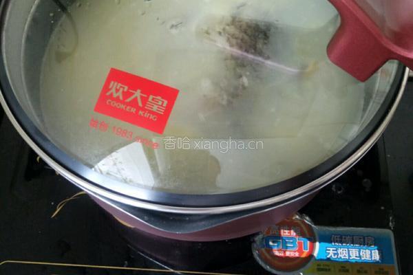 宝宝辅食鲫鱼豆腐汤的做法图解6