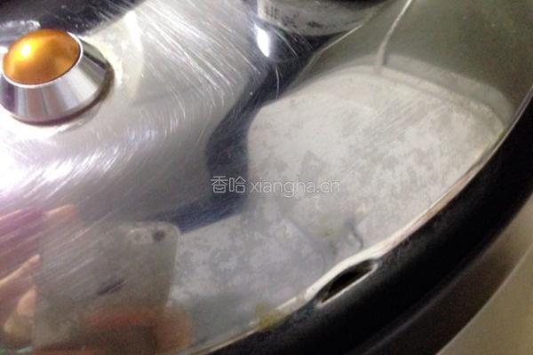 红豆薏仁莲子粥的做法图解3