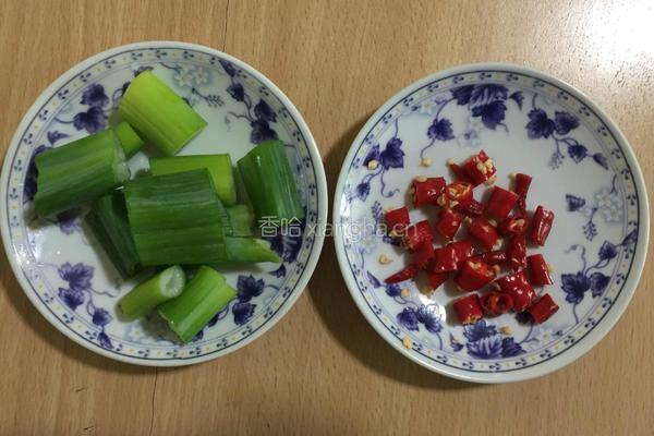 鸡丝炒蒜苔的做法图解2