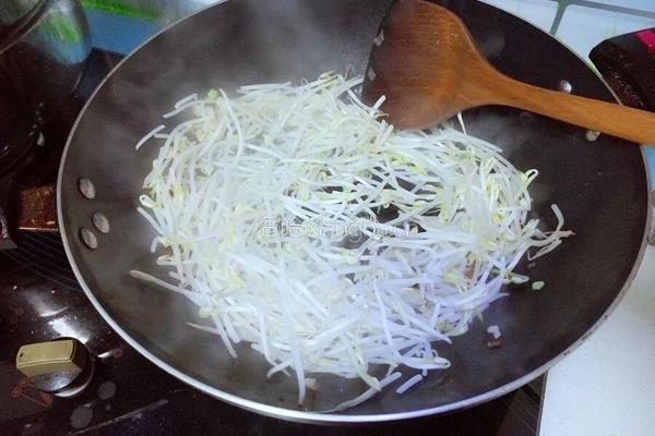 清炒绿豆芽的做法图解4