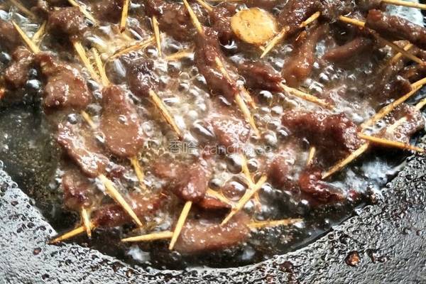 牙签牛肉的做法图解3