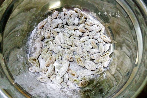 葡萄干纸杯戚风蛋糕的做法图解12