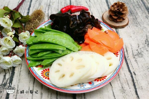 荷塘小炒的做法图解1