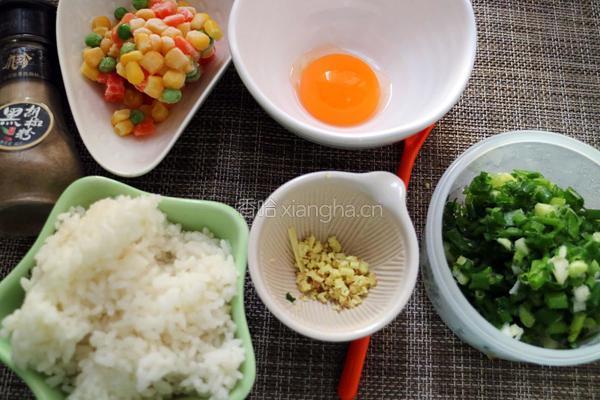 什锦炒饭的做法图解1