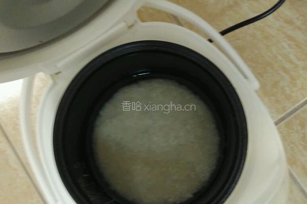 腐乳土豆焖饭的做法图解1