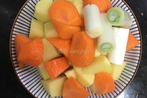 红酒焖牛腩的做法图解4