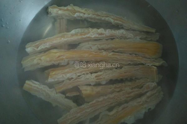 香麦烧腐竹的做法图解2