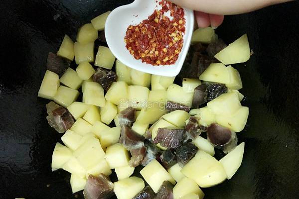 腊肉焖饭的做法图解7