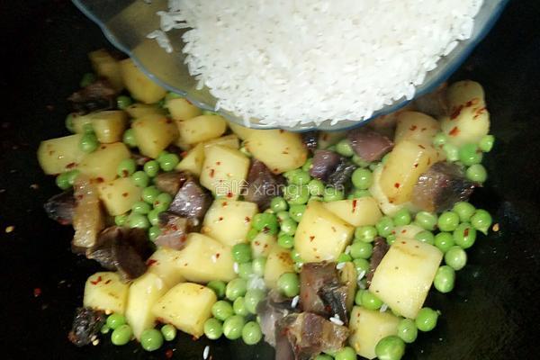 腊肉焖饭的做法图解9