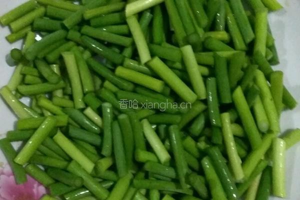 家常蒜苔肉片的做法图解2