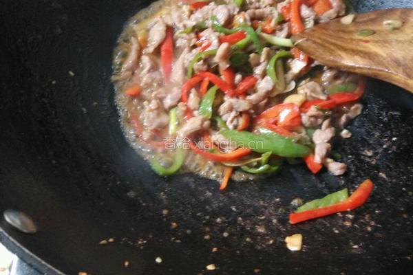 青红辣椒炒梅肉丝的做法图解7