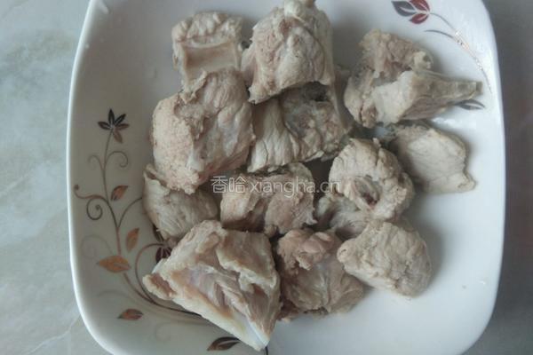 蘑菇红枣排骨汤的做法图解3
