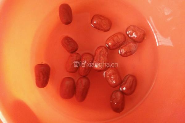 蘑菇红枣排骨汤的做法图解4
