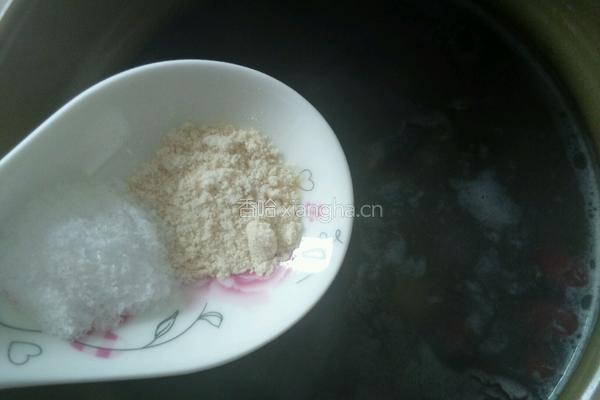 蘑菇红枣排骨汤的做法图解8