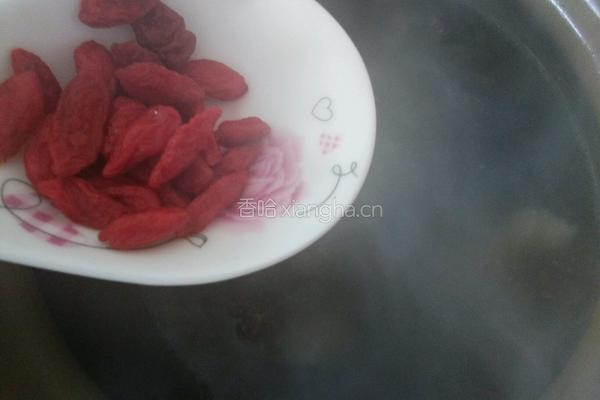 蘑菇红枣排骨汤的做法图解9