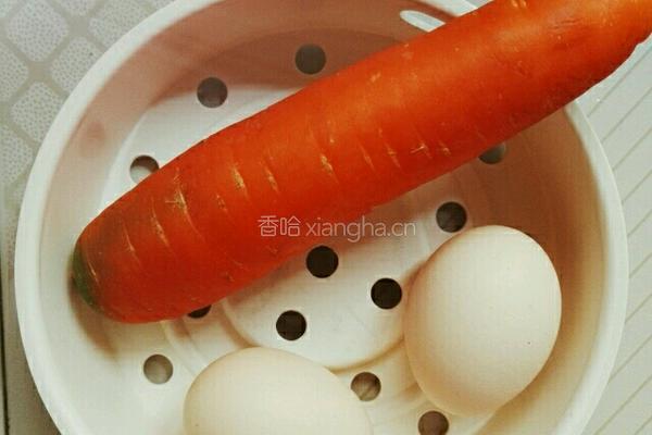胡萝卜鸡蛋卷的做法图解1