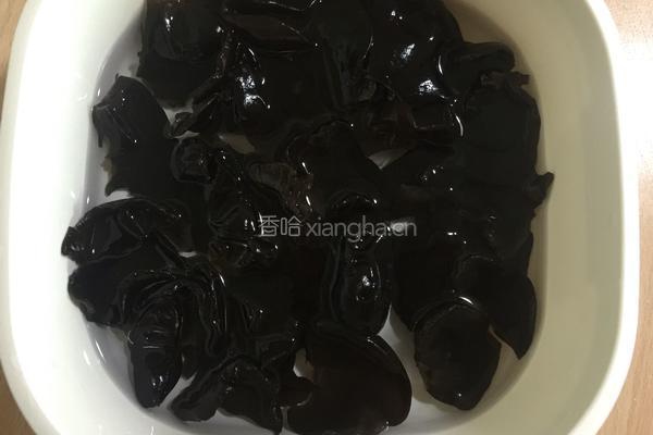 洋葱木耳炒鸡蛋的做法图解3