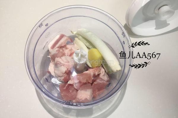 猪肉酸菜馅饺子的做法图解4