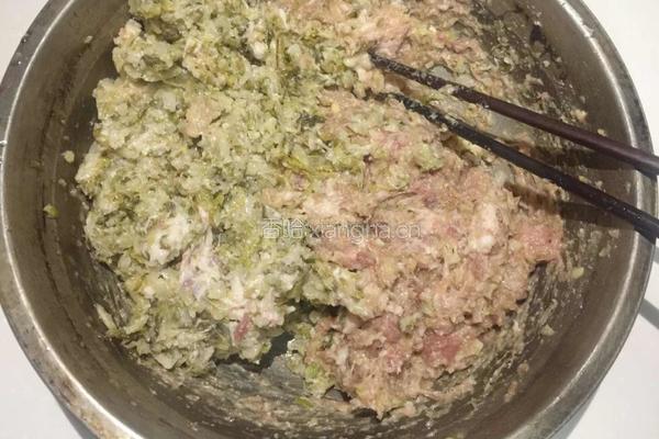 猪肉酸菜馅饺子的做法图解6