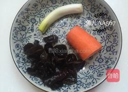 胡萝卜木耳鸡蛋饼的做法图解1