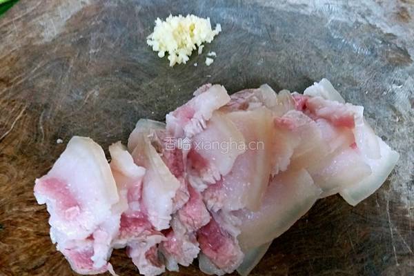 香蒜回锅肉的做法图解2