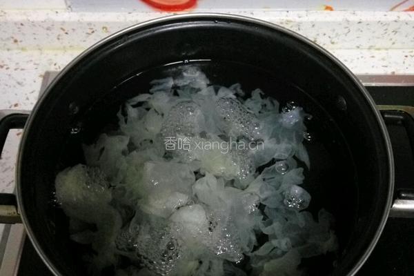 银耳红枣汤的做法图解4