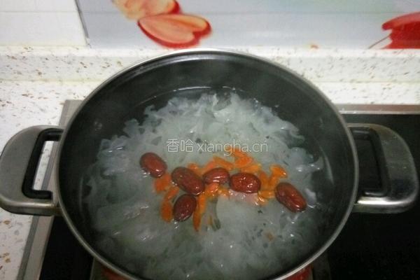 银耳红枣汤的做法图解5