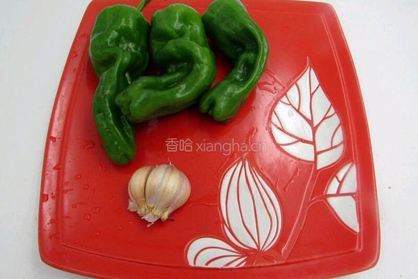 虎皮青椒的做法图解1